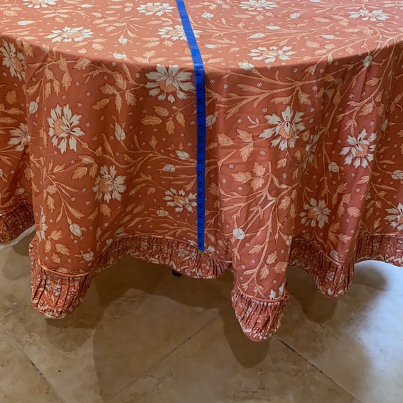 Round Table Cloth - Picture 9 of 10